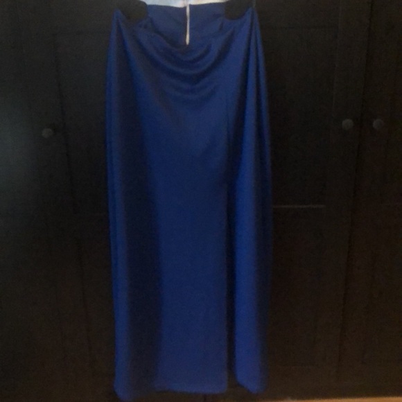 Stunning Maxi Dress with Cutouts - Picture 4 of 4